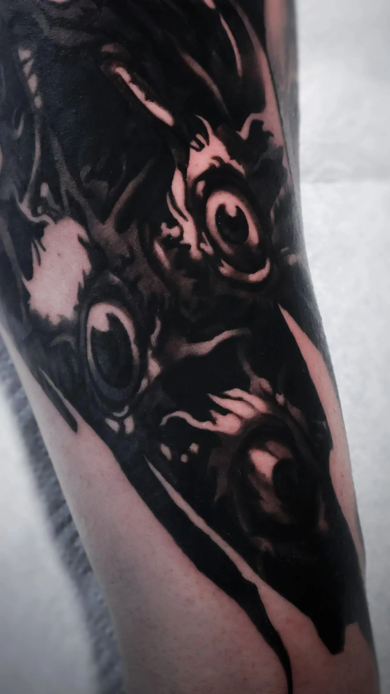 Quiet mind, heavy soul, dark ink: close-up of the eyes between deep black areas