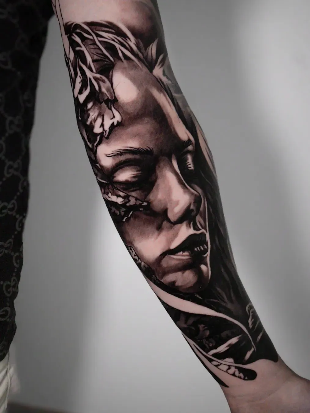 Power in stillness: the portrait from another angle, with the leaves along the face
